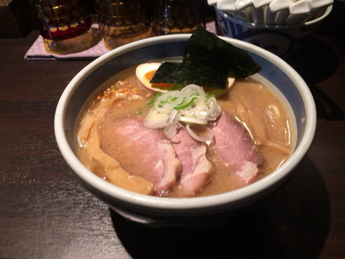 「特製濃厚らー麺」@九段 斑鳩 市ヶ谷本店の写真