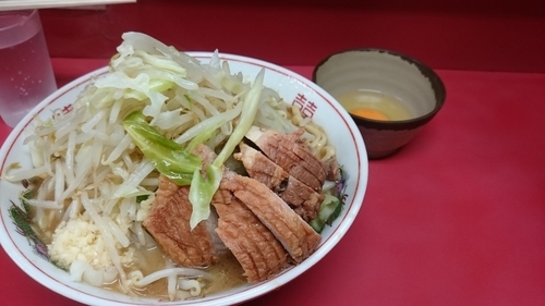「ぶた5枚入り大ラーメン、野菜、ニンニク、生卵」@ラーメン二郎 環七一之江店の写真