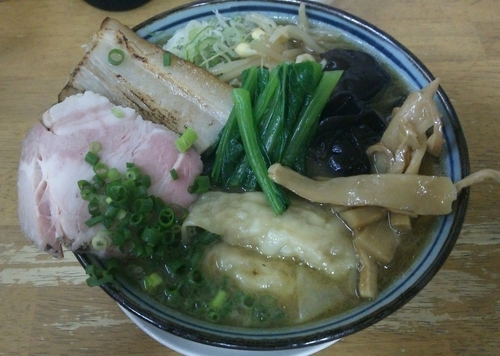 「【神無月の一杯】ライト豚骨小鯖煮干し＋ワンタン　1500円」@MENYA 食い味の道有楽の写真