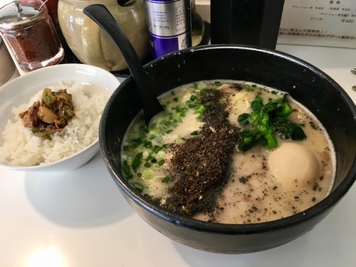 「ぐうたら麺 ¥680 + サービス賄い飯」@ぐうたらの写真