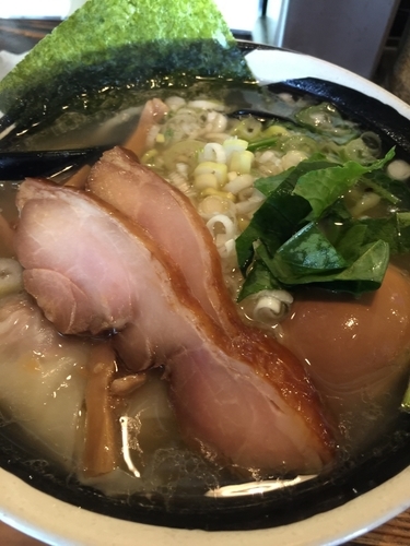 「鶏塩ワンタン麺（大盛無料）」@麺場 浜虎 横浜店の写真