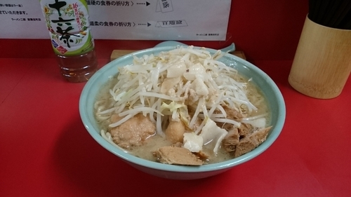 「大豚ダブル(ヤサイアブラ)￥１０００」@ラーメン二郎 新宿歌舞伎町店の写真