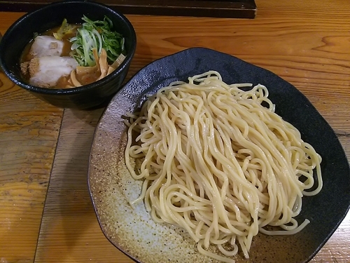 「濃厚豚骨魚介つけ麺　（大盛：同価格）」@つけ麺 本丸 栄店の写真