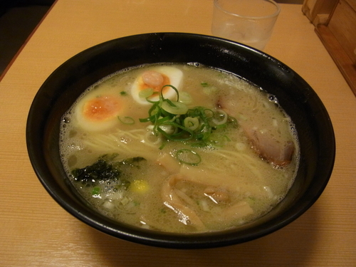 「とろり白湯塩玉らーめん 930円」@塩専門 ひるがお 東京駅店の写真