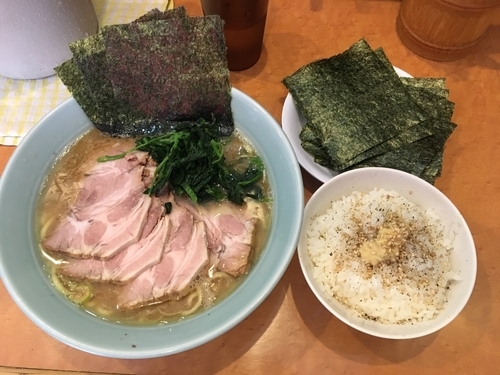 「特製チャーシューメン並+のり+半ライス／￥900+200」@横浜らーめん 寿三家の写真