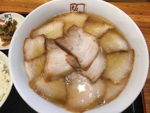 「焼豚ラーメン940円、餃子360円、半ライス100円」@喜多方ラーメン 坂内 歌舞伎町店の写真