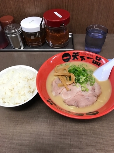 「こってりラーメン（麺固め）➕半ライス（サービスランチ）」@天下一品 錦糸町店の写真