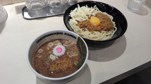 「キーマカレーあえつけ麺（限定）」@UNDERGROUND RAMEN 頑者 コクーンシティさいたま新都心店の写真