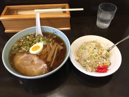 「醤油ラーメン 半チャーハン」@三代目 月見軒 北郷本店の写真