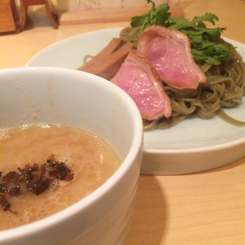 「鴨白湯つけそば　900円」@紫 くろ㐂の写真