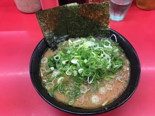 「並ラーメン＋九条ねぎ」@ラーメン杉田家の写真