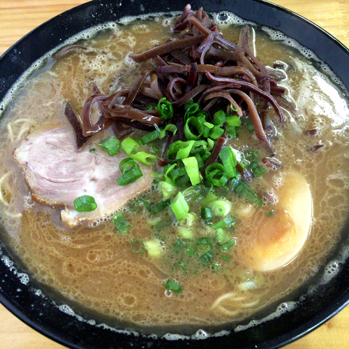 「豚骨ラーメン（細麺）アブラ多め　やわらかめ　750円」@豚骨ラーメン 新井商店の写真