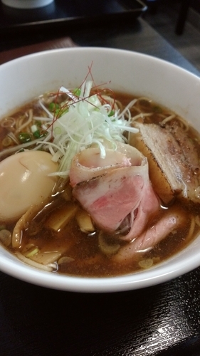 「ラーメン750円(大盛無料＋味玉＋ﾊﾞﾗﾁｬｰｼｭｰ)」@自家製麺 Rootsの写真