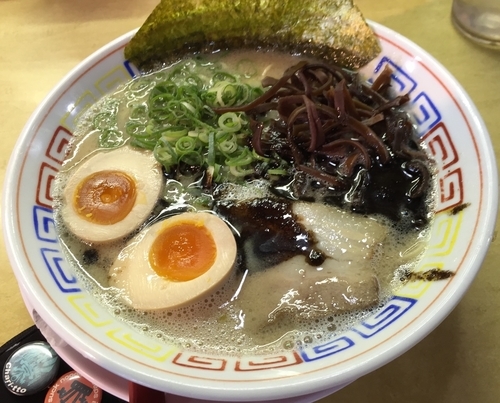 「黒豚骨ラーメン＋味玉＋替玉（￥720＋￥100＋無料）」@九州大牟田ラーメン 柳屋 三ツ境店の写真