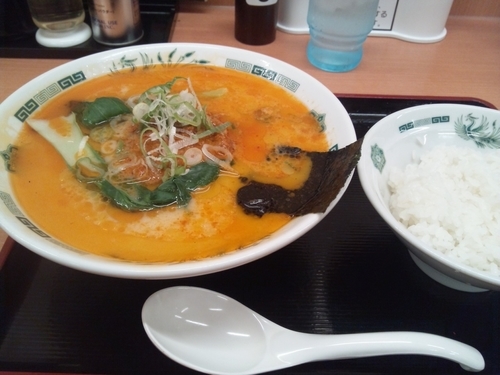 「担々麺（590円）+半ライス（100円）」@日高屋 九段下店の写真