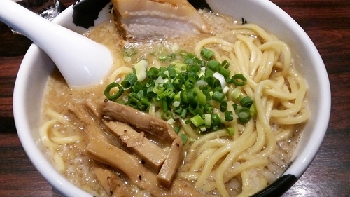 「ら～麺（白）」@麺屋武蔵 武骨の写真