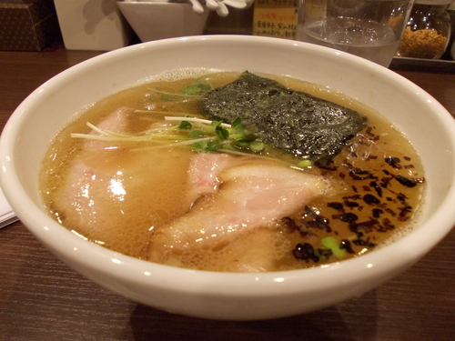 「淡麗煮干し醤油そば」@自家製麺 まかないへきるの写真