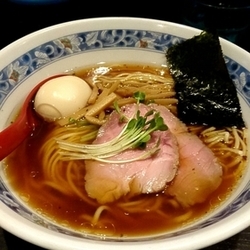 豊穣清湯味玉醤油ラーメン：850円