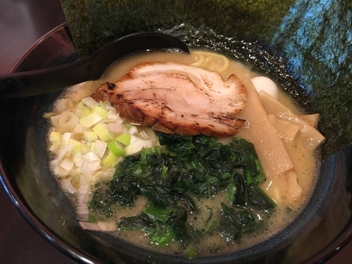 「醤油豚骨」@麺侍右京 反町店の写真