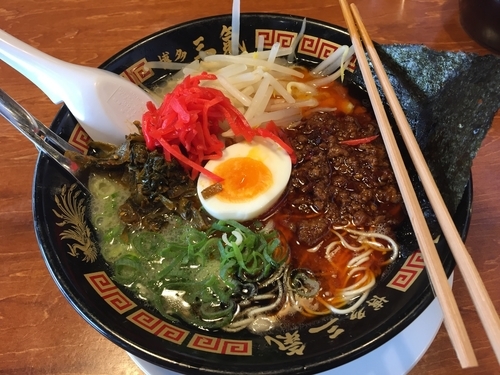 「三氣ラーメン７８０円　替え玉１０円×３枚」@博多三氣 瑞穂店の写真