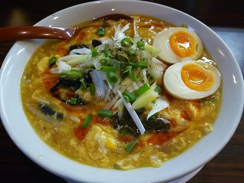 「【限定】酸辣湯麺（スーラータンメン）（並盛）　＋味玉：㋚券」@煮干しらあめん 燕黒の写真