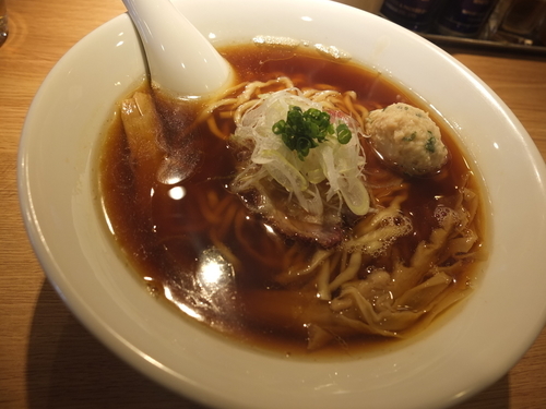 「しょうゆらーめん（平打ち縮れ麺）」@中華蕎麦 あお木の写真