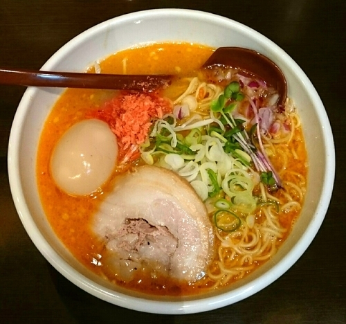 「よってこやとんこつ「えびとん」 半熟味玉」@よってこや 新宿南口店の写真