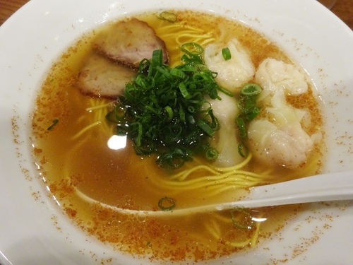 「香港風　海老ワンタン麺　　830円」@渡なべの写真