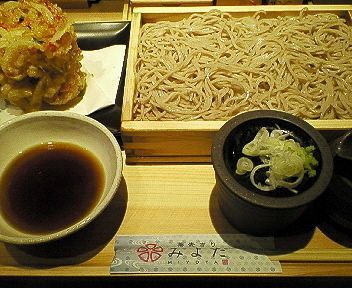 「かき揚げ板せいろ　５５０円」@蕎麦きり みよたの写真