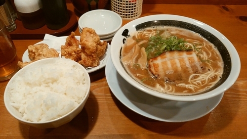 「ラーメン、から揚げセット」@新・和歌山らーめん ばり馬 周南遠石店の写真