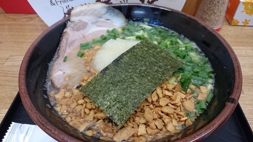 「にんにくラーメン ￥ 750」@博多らーめん まえ田の写真