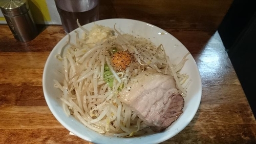 「まぜそば　醤油　ニンニク　チーズ」@麺処 MAZERUの写真