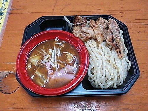 「山形・出羽三豚 濃厚つけ麺＋豚バラ炙り・鯛わんたん」@大つけ麺博 2016の写真