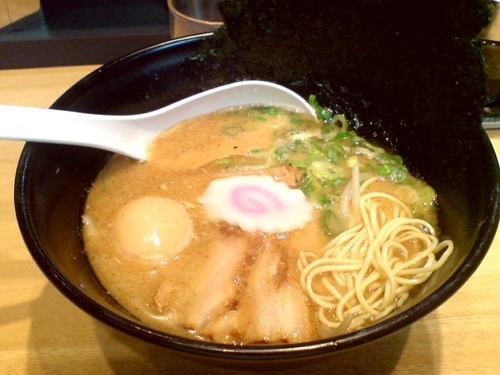 「豚骨醤油(730円)+煮玉子(120円)+替玉(100円)」@TOKYO豚骨BASE MADE by 博多一風堂 ペリエ海浜幕張店の写真