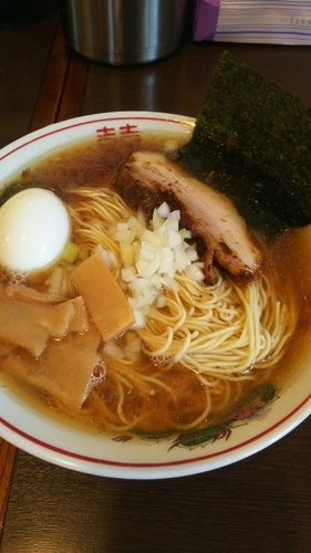 「煮干し中華そば(大盛り)味玉」@つけ麺 弥七の写真