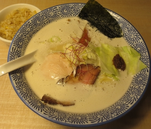 「鶏豚ソバ＋ランチサービス　750円」@鶏豚骨 一學の写真