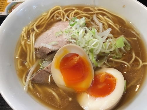 「ラーメン650円、煮たまご120円」@満洲味の写真