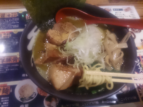 「特製醤油らーめん」@麺臣 とらとはとの写真