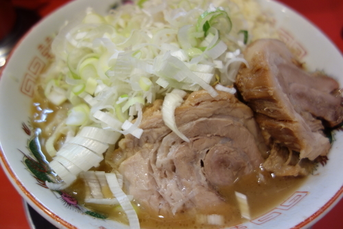 「ラーメン中盛りネギましましニンニク粉豚780円」@ジャンプの写真