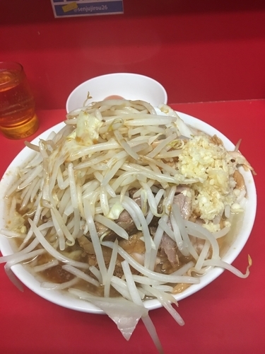 「小豚ダブル 生卵」@ラーメン二郎 千住大橋駅前店の写真