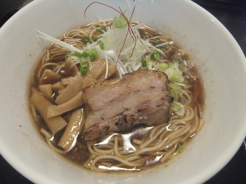 「ラーメン750円(大盛無料・選択チャーシュー：バラ)」@自家製麺 Rootsの写真