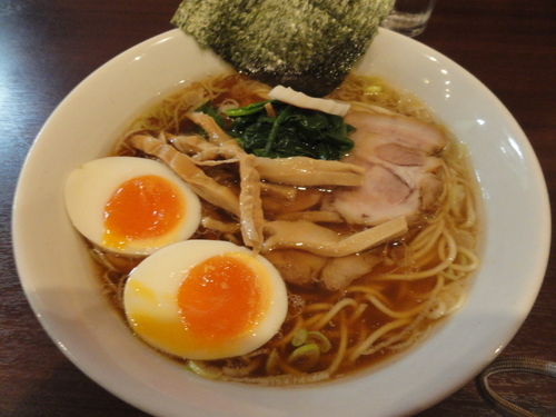 「【秋の限定】長岡生姜醤油らーめん味玉入り」@麺屋 くまがいの写真