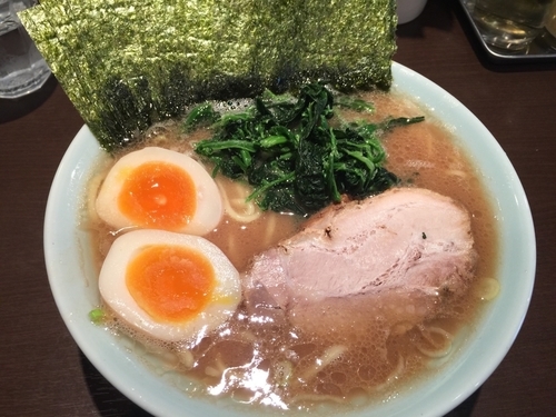 「らーめん＋ライス  のり＋味玉」@横浜家系らーめん いずみ家の写真