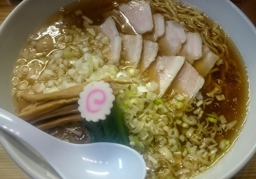 「中華そば大＋半チャーシュー＋タマネギ」@銀座 朧月の写真