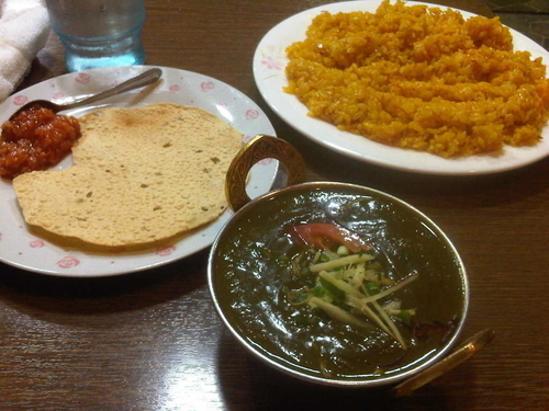「ほうれん草とマトンカレー(中辛)+サフランライス」@ニューデリ 本店の写真