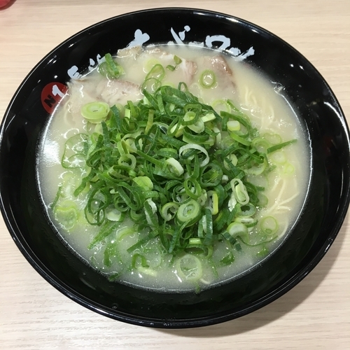 「長浜らーめん (650円) ねぎ山盛り (100円)」@長浜ナンバーワン 松山店の写真