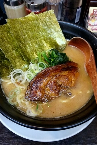 「横浜醤油ラーメン」@日の出らーめん 横浜桜木町本店の写真