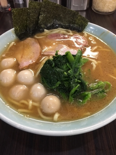「ラーメン中盛うずら増し830円、チャーハン」@壱六家 上鶴間店の写真