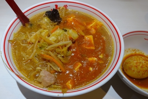 「蒙古タンメン（800円）＋半熟味玉：北極味（120円）」@蒙古タンメン 中本 立川店の写真