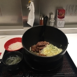 【牛タンまぜそば黒チーズ】 大盛り 1,200円